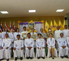 พิธีรับพระราชทานพระบรมฉายาลักษณ์พระบาทสมเด็จพระเจ้าอยู่หัว ที่ฉายกับสมเด็จพระนางเจ้าฯ พระบรมราชินี
